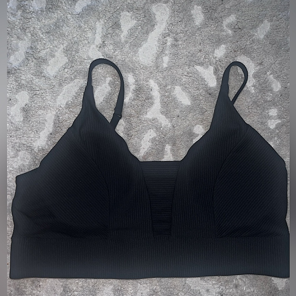 Old Navy Textured PowerSoft Sports Bra